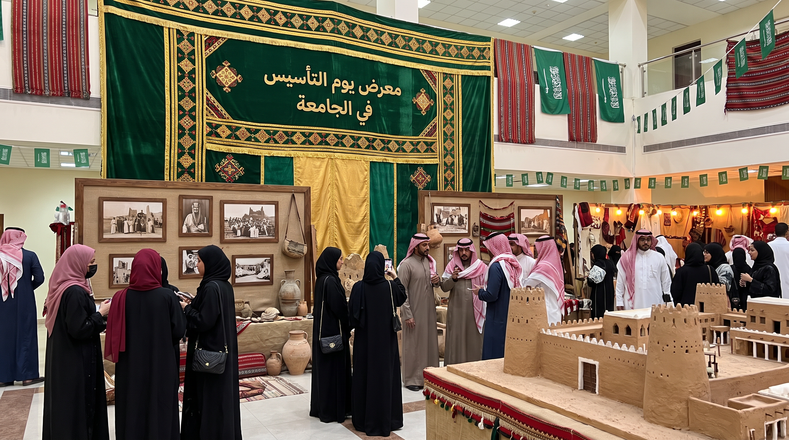 معرض يوم التأسيس في الجامعة
